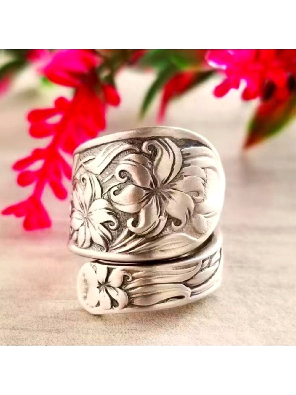 Vintage  Style Adjustable Ring Dainty Flower On The Band